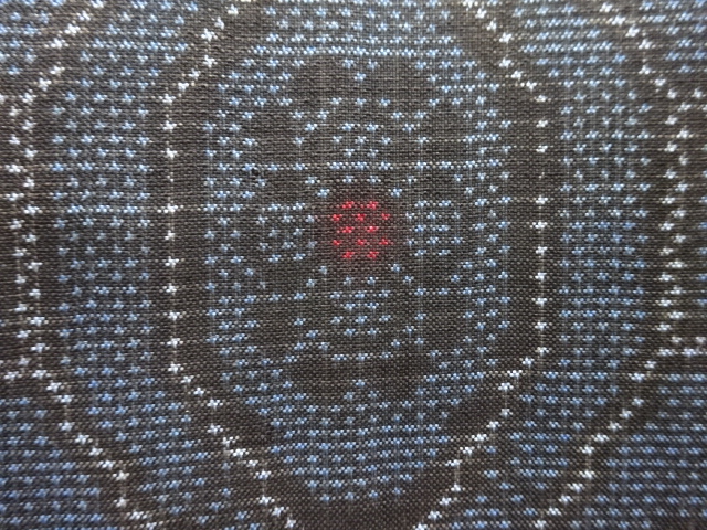 アンティーク　華紋模様織り出し本場泥大島紬着物(5マルキ)